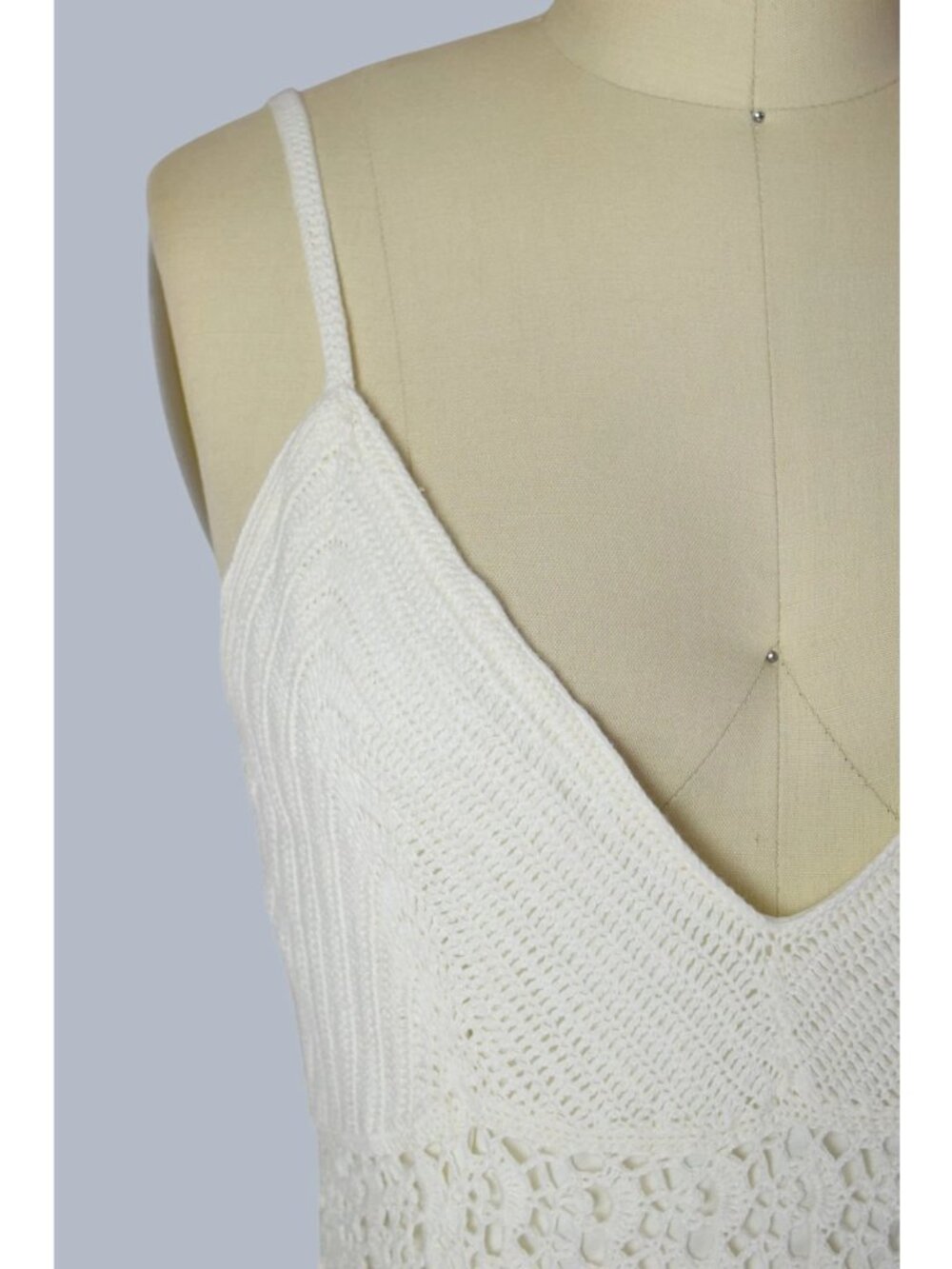 CARMEN MARC VALVO CREAM CROCHET SLEEVELESS COCKTAIL MIDI DRESS - Picture 3 of 7